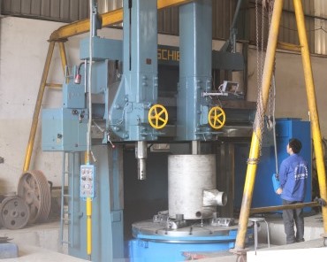 Duc Toan Đầu Tư Máy Gia Công Tiện Đứng